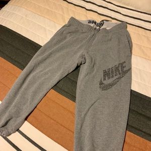 Nike Women’s Sweatpants Cropped
